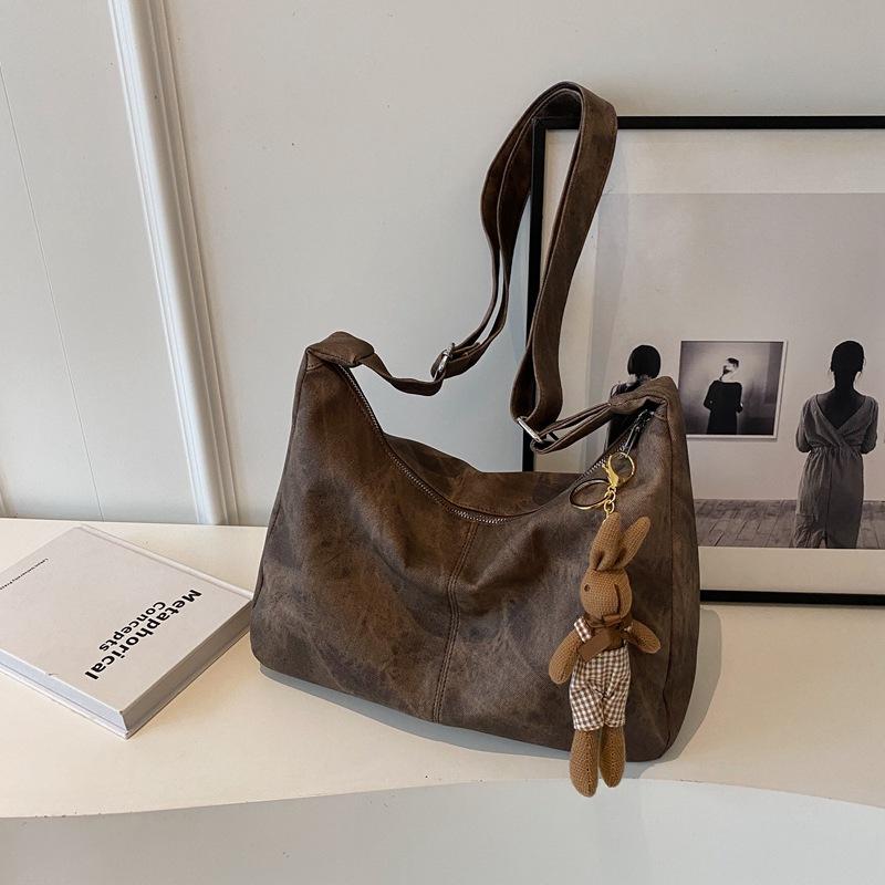 Large Capacity Bag Women's Autumn and Winter 2025 New Fashion Niche Design Shoulder Messenger Bag Retro Women Tote Bag