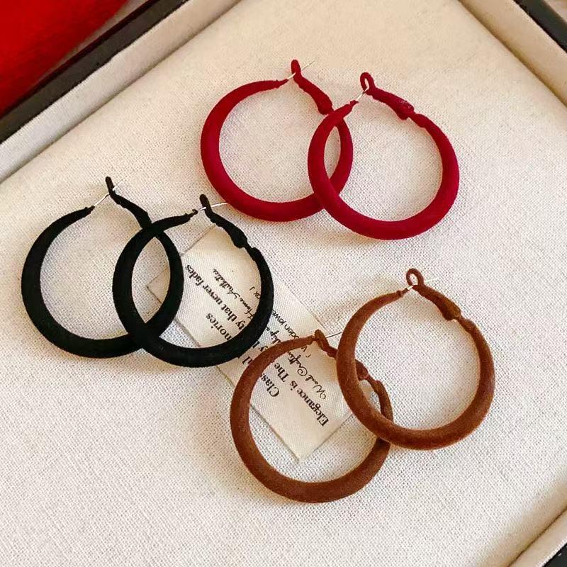 Velvet Leopard Print Hoop Earrings: Unique Design Enhances Face Shape for Autumn/Winter.