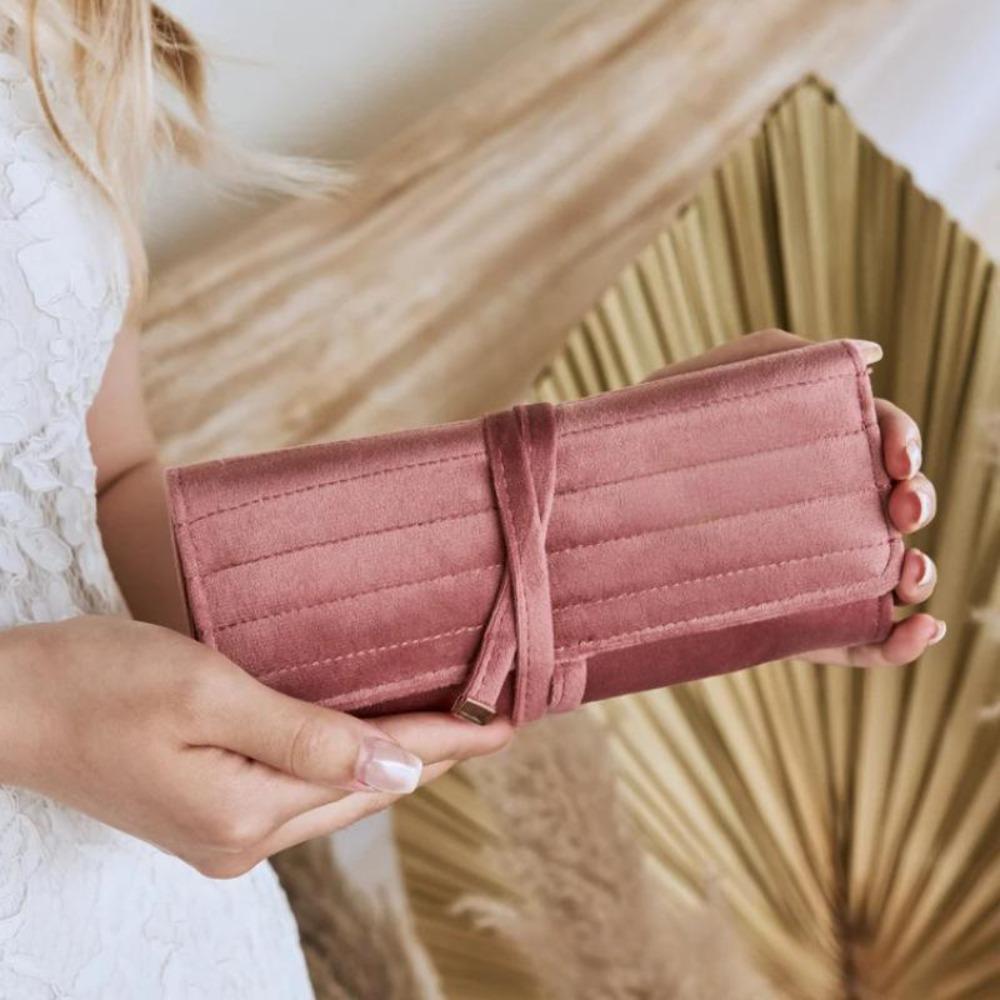 

Universal Velvet Travel Jewelry Bag Foldable Portable Rings Necklaces Earrings Organizer with Buckle Jewelr Roll Bag розовый
