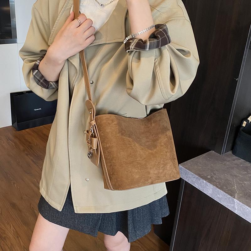 Ladies Handbag Female Bucket Bag Retro Basket Shoulder Bag Travel Faux Suede Bucket Bags Small Soft Tote Bags Daily