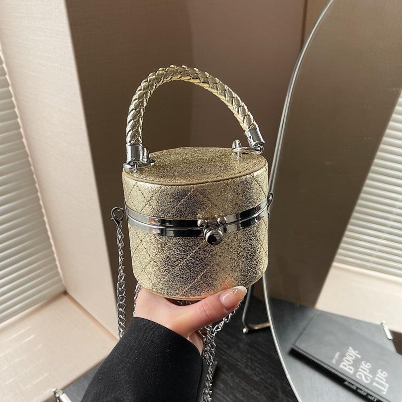 

Xiaoxiangfeng diamond bag 2025 new European and American fashion design handbag women s versatile messenger small round bag tide срібний