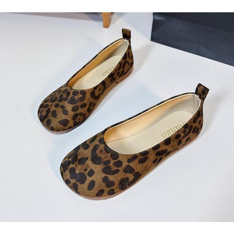 New Simple Women's Moccasins Retro Spring Autumn Versatile Loafers Fashion Causal Soft Sole Women Flat Shoes Solid Color Slip-on