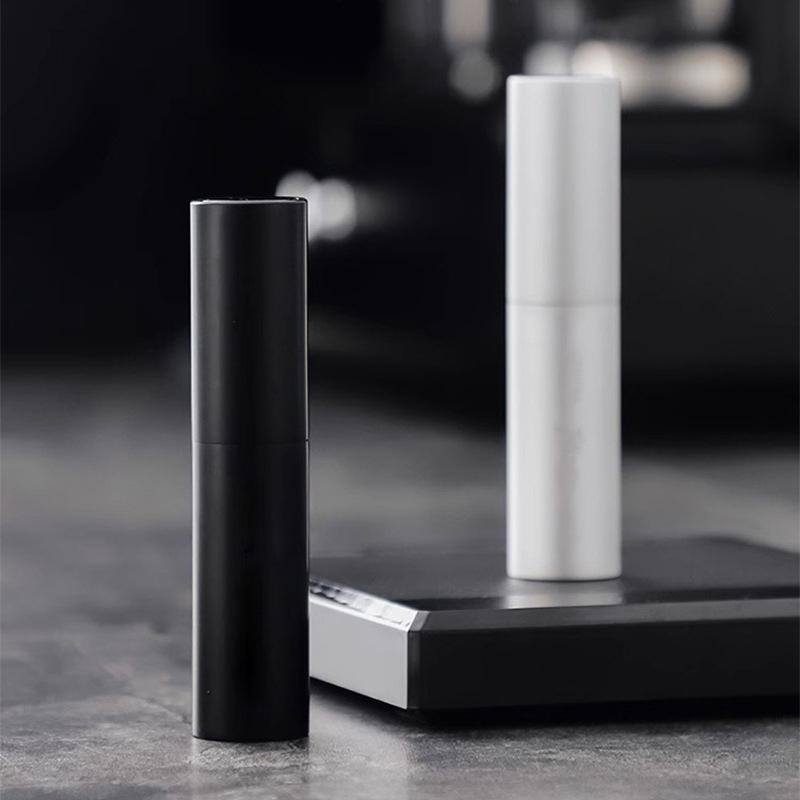 Dávkovací misky na kávová zrna a sprej Přenosný zvlhčovač Prášek proti odletování a statické elektřině Příslušenství k mlýnku na espresso