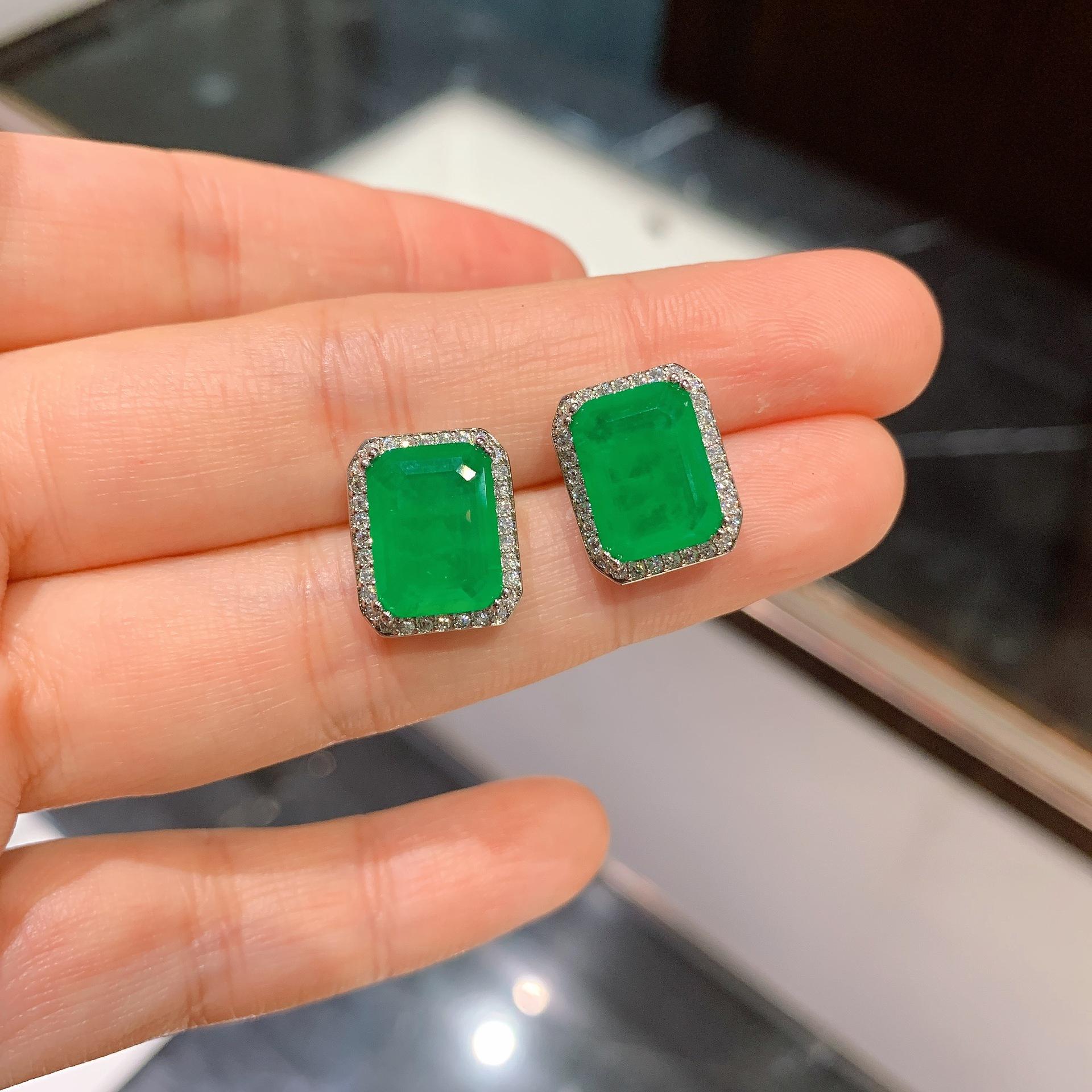 

Украшения Ретро Стиль Подвеска с Имитацией Изумруда в Бриллиантовой Оправе Прямоугольная 20 * 28 Большая Подвеска Серьги-пусеты 9 * 12