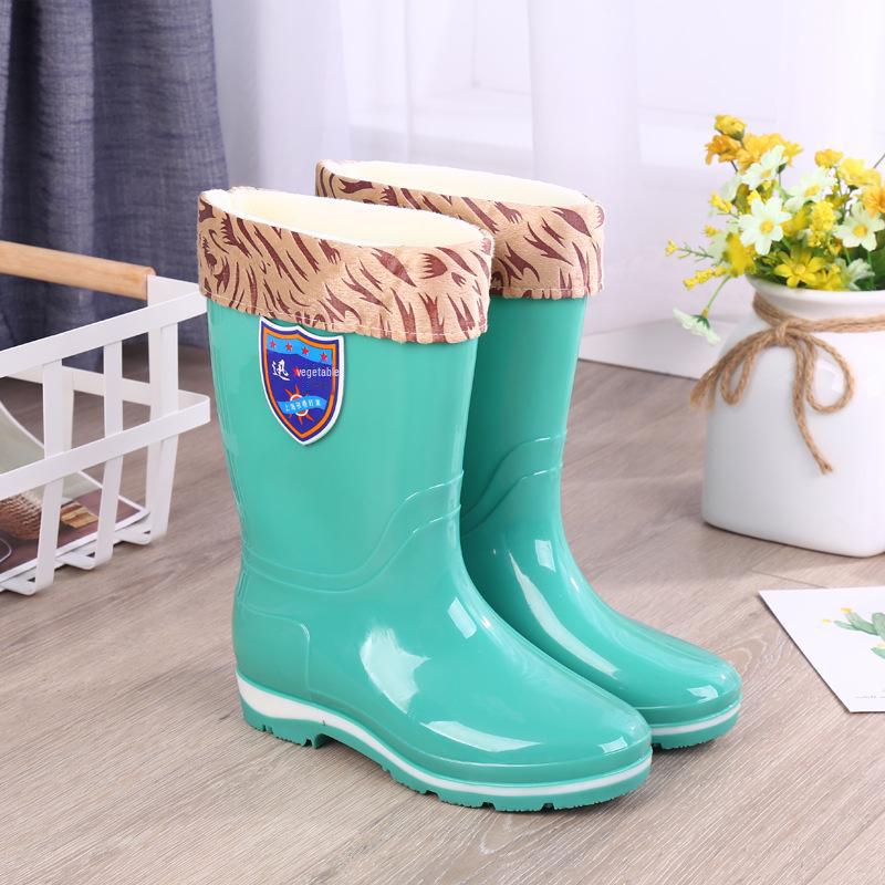 Women's Non-Slip Mid-Tube Rain Boots - Fashionable, Wear-Resistant, Waterproof Footwear for Kitchen and Outdoor Use