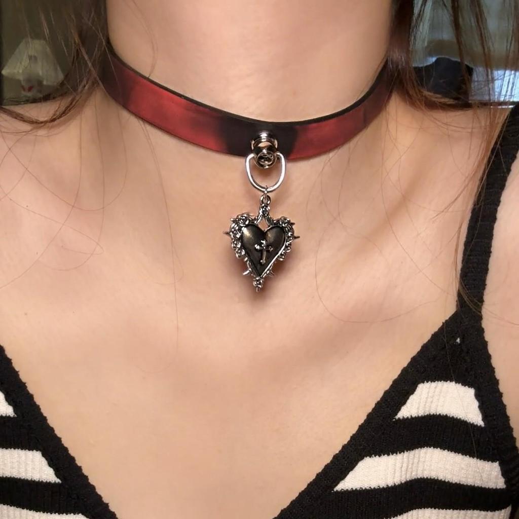 Chique Pittige Meisje Leren Bel Choker Ketting – Uniek Minderheidsontwerp