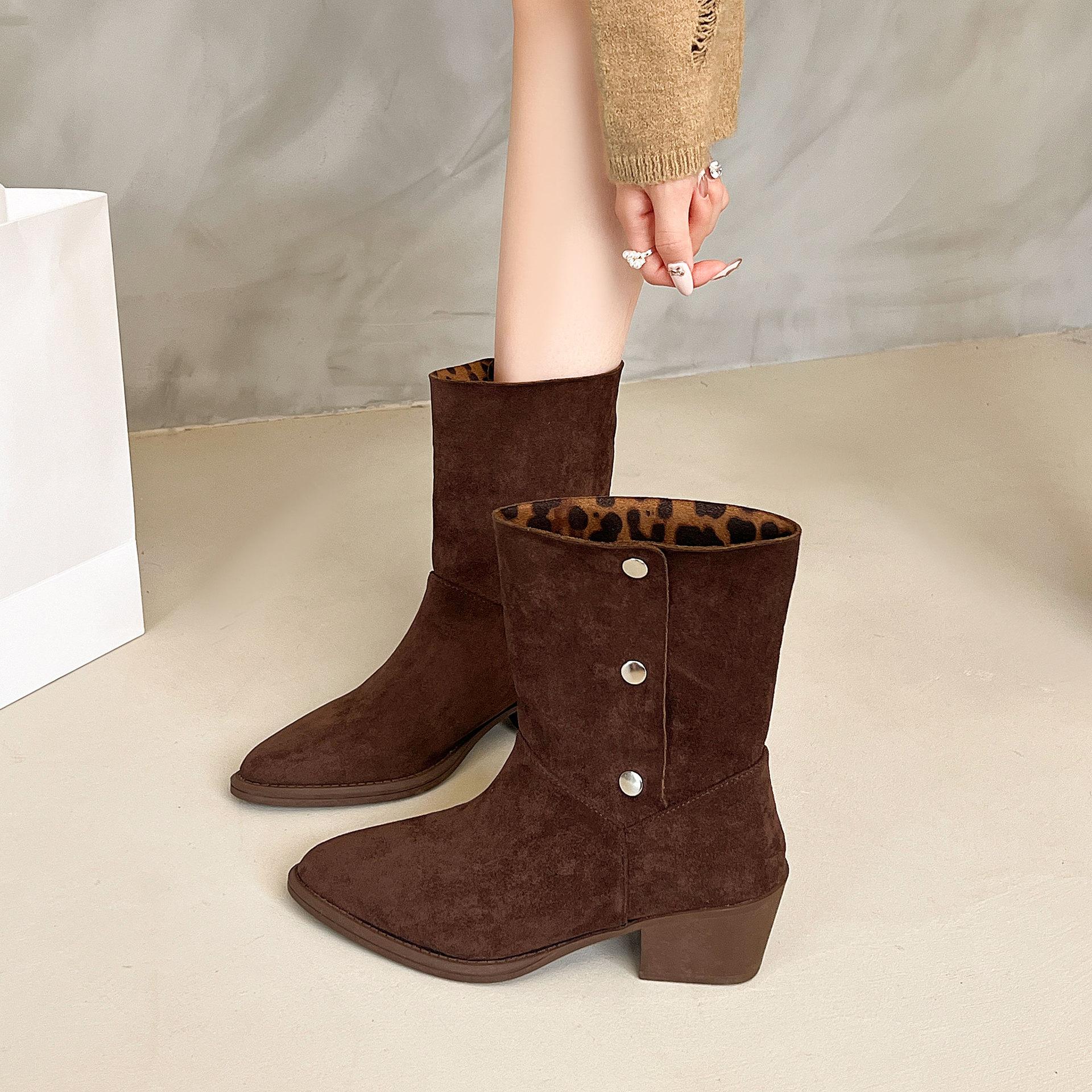 

Fashion New fashionable and trendy short boots, large-sized button-down two-in-one riding boots, women s mid-calf, retro style 43 коричневый