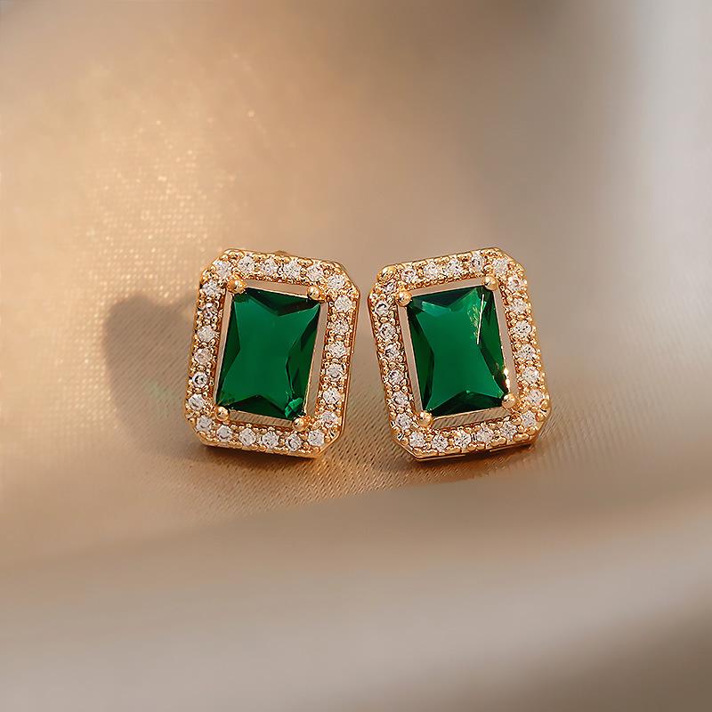 Exquisite Green Gem Dangle Earrings with Silver Needle - Elegant Statement Jewelry for Every Occasion