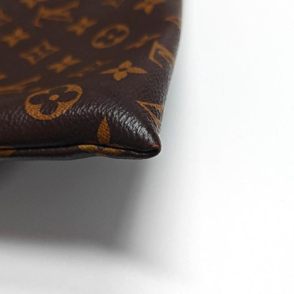 [Pre-Owned] A4 Pouch Monogram Leather Handbag - Very Good #X0MHRP