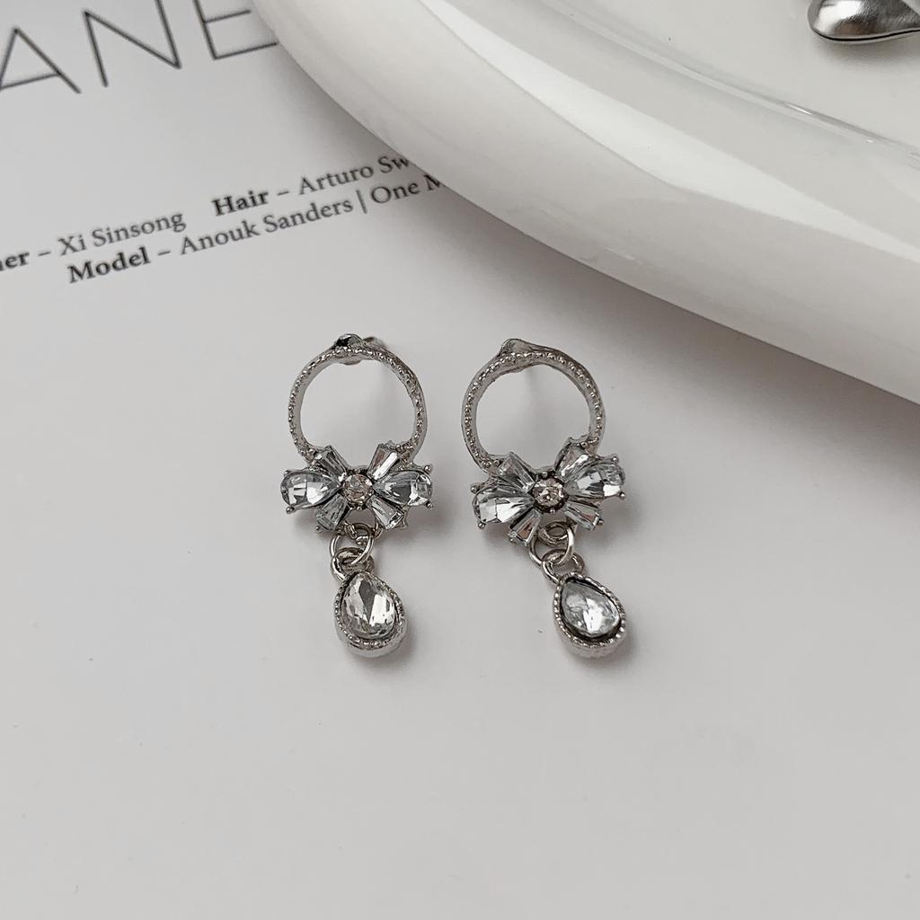 Silver Series Light Luxury Zircon Earrings Women'S Niche Design Style Simple And Versatile Fashion Sense Ear Clip Ear Buckle