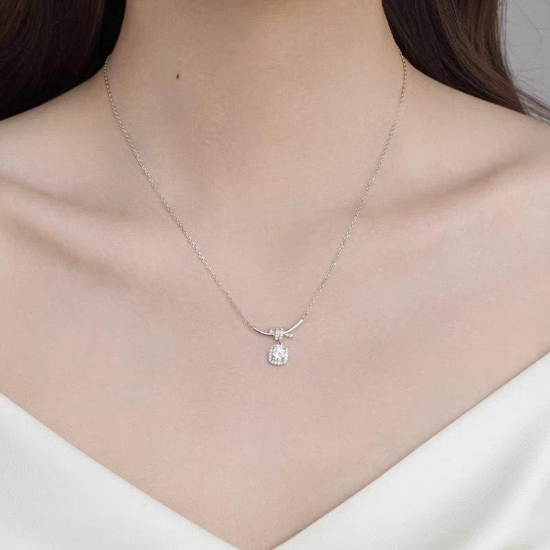 S925 Shimmering Zirconia Square Pendant Necklace: Stylish, Luxurious, and Comfortable for Everyday Wear