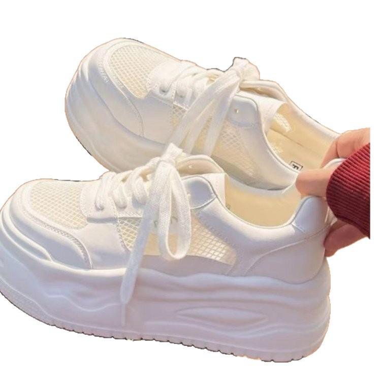 Campus-Stil dicksohlige Mesh dünne kleine weiße Schuhe Damen 2025 Sommer Explosion ins Student vielseitig Orgasmus Board Schuhe