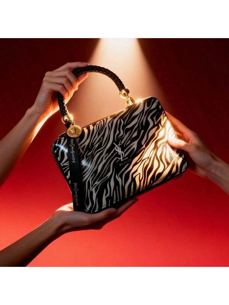 YSL Kadın Siyah Beyaz Zebra Desenli Portföy Çanta - Günlük işe gidiş ve alışveriş için uygun, çok fonksiyonlu bir makyaj çantası.