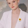 Take Kwai Han's cute sunflower sunflower brooch women's high-end suit accessories sweater pin in one fell swoop