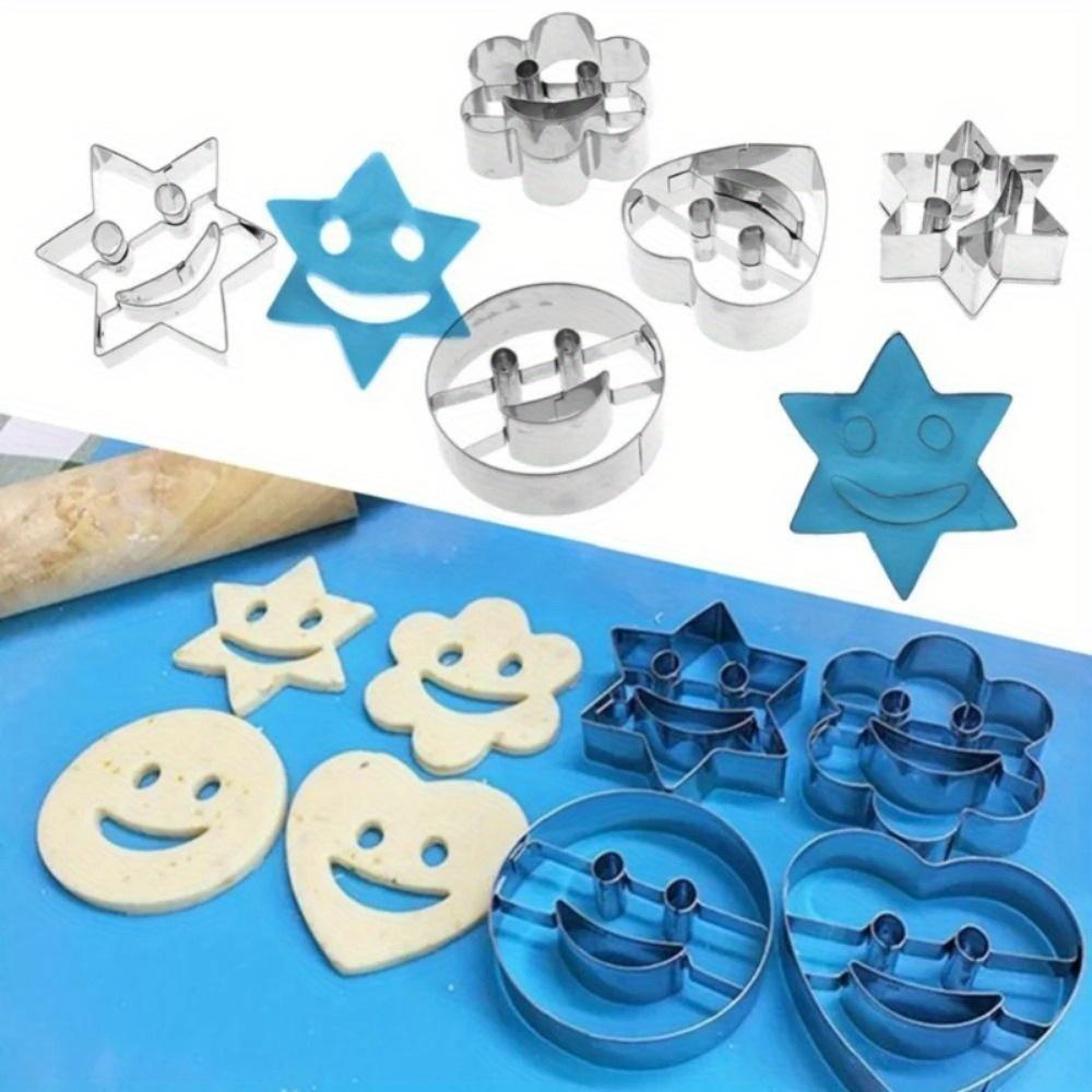 1PC Smile Face Christmas kitchen Baking Tools Stainless Steel Cookie Mold 3D cake Mold Creative Biscuits Cutting