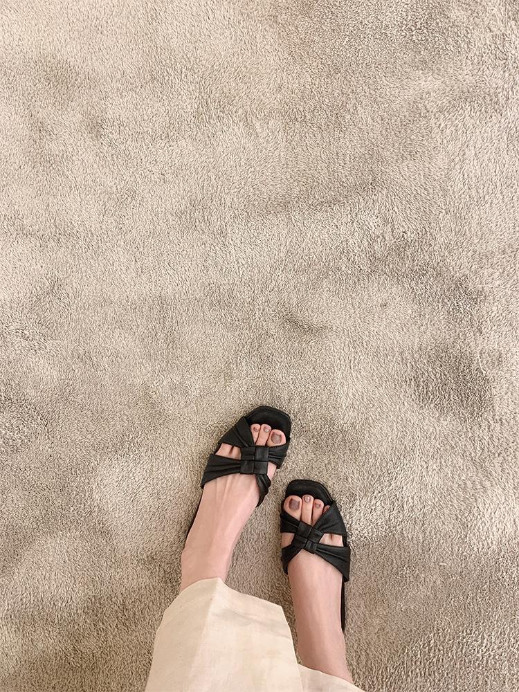 

Sheepskin version Su Yinyin pursues comfort, square head, wrinkled and twisted flat-bottomed beach slippers, women s sandals outside summer 35