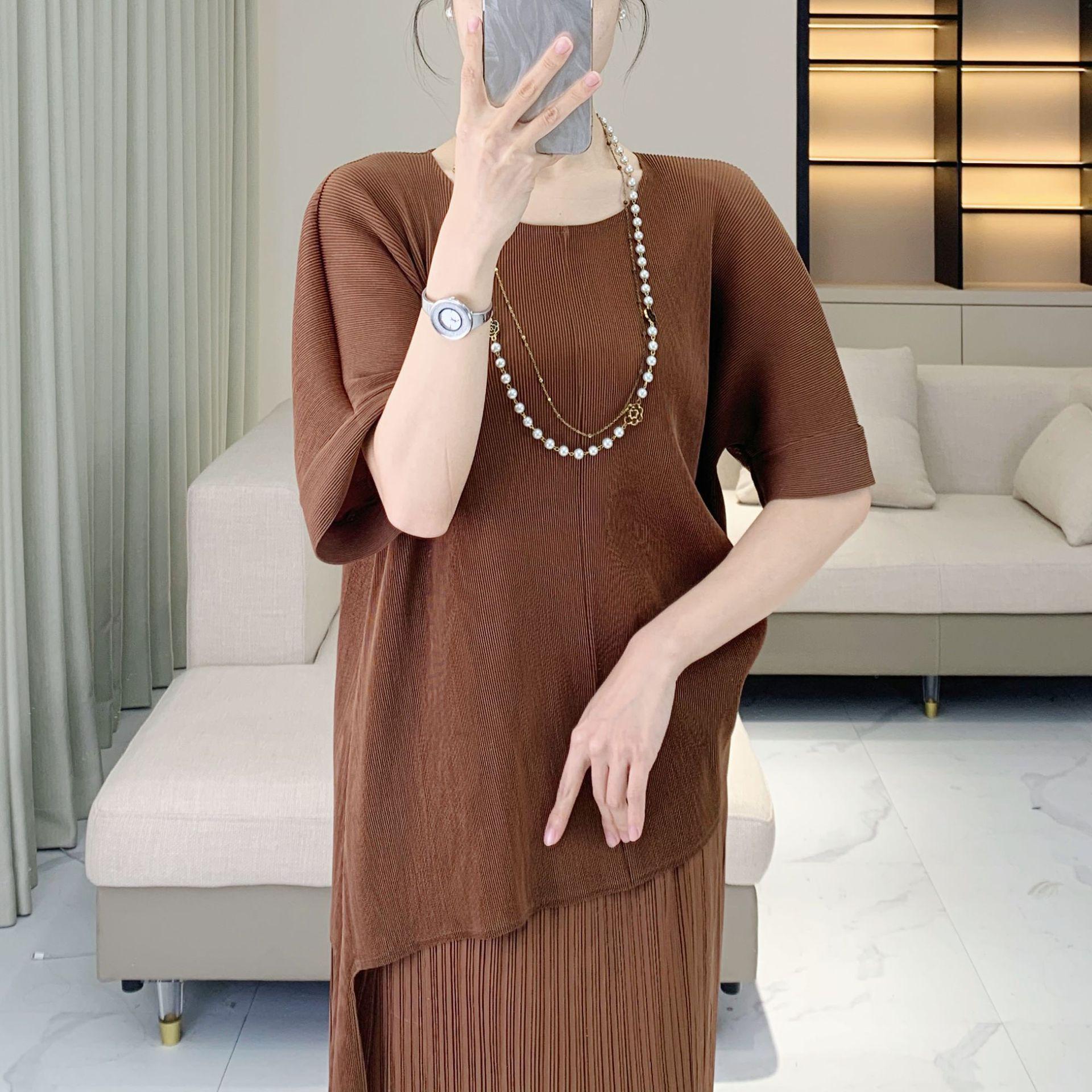 

Women s 2025 Summer Pleated Top: Casual Round Neck Short Sleeve with Slit Design One Size (90-150 jin) чорний