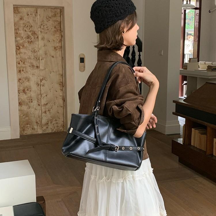 Shoulder bag women's large-capacity tote bag, premium new bag, commuter bag, versatile sense, simple 2025 retro