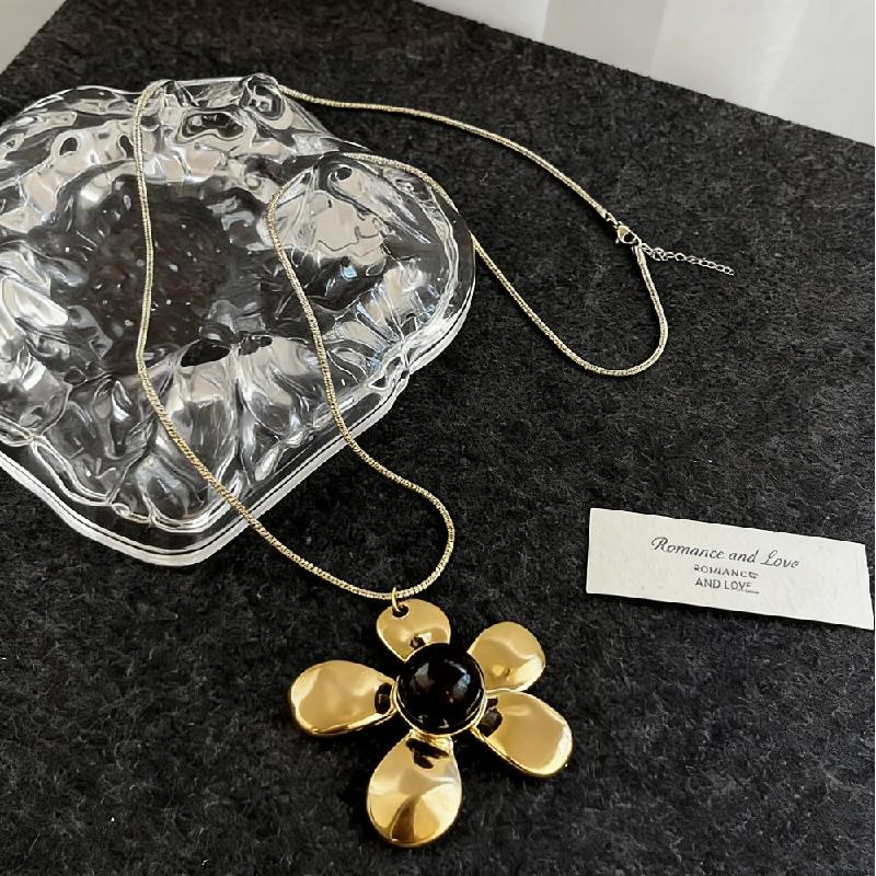 New Fashion Metal Pendant Necklaces Women Irregular Flower Clavicle Chains Luxury Unique Exquisite Banquet Party Jewelry Gifts