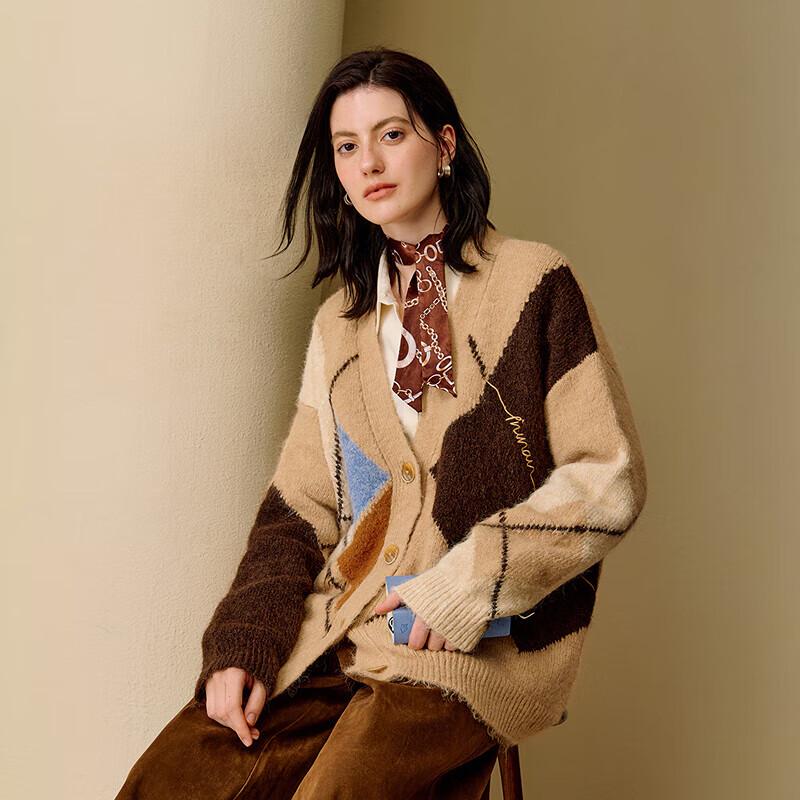 

INMAN 2025 Зимний женский вязаный кардиган в стиле ретро с V-образным вырезом и узором аргайл M