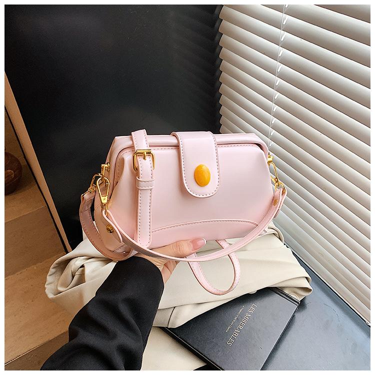 Small Square Bag Women's New Portable Shoulder Messenger Bag Fashion Trend Exquisite Women's Bag