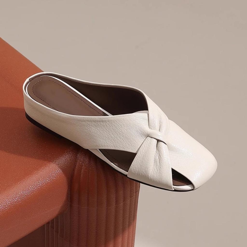 Hollow Bag Head Slippers Women's Summer Wear 2025 New Versatile French Flat Bottom Soft Leather Half Drag High-end New Models