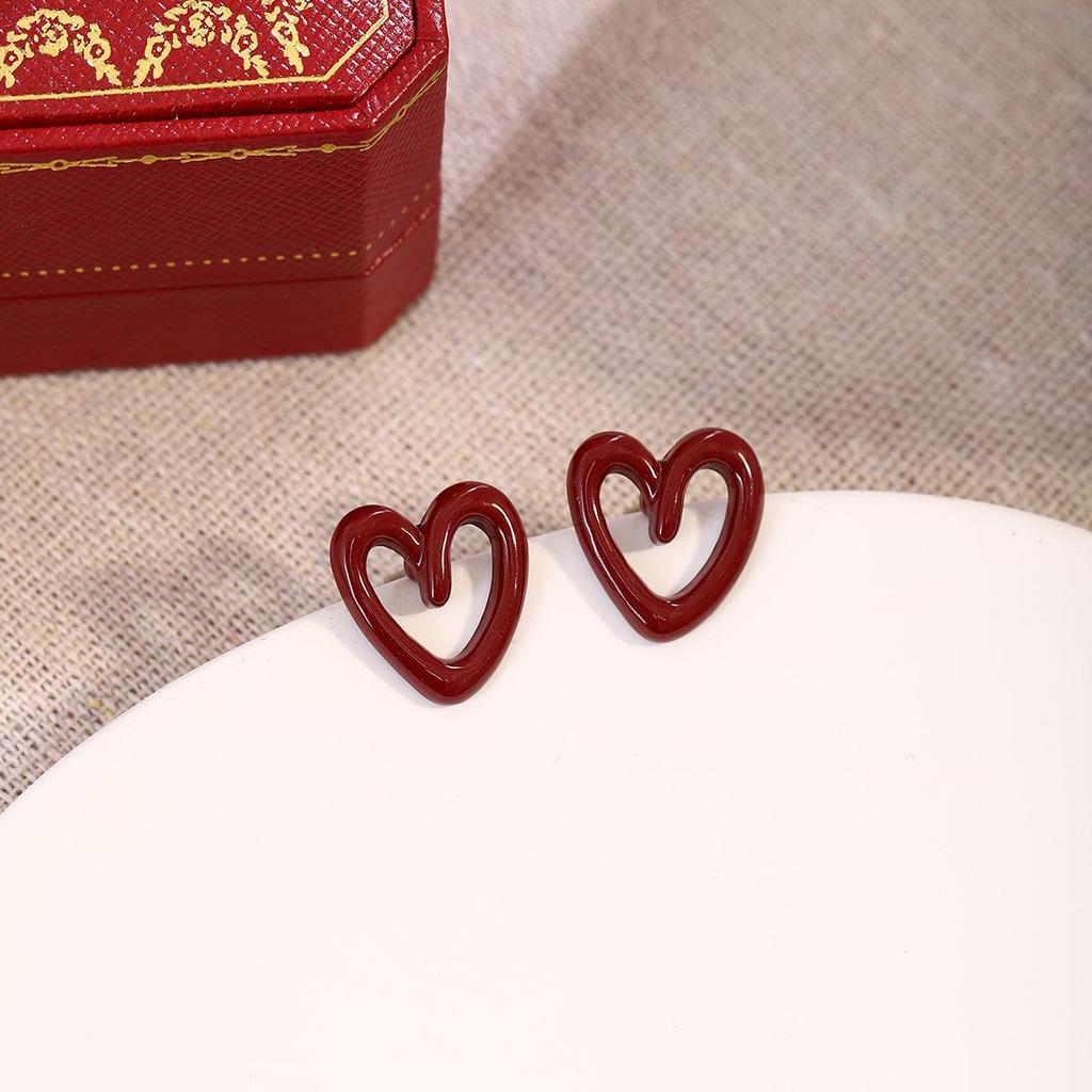 Silver Needle Red Heart Pearl Drip Stud Earrings: French Retro Vintage Ear Cuffs for Autumn and Winter.