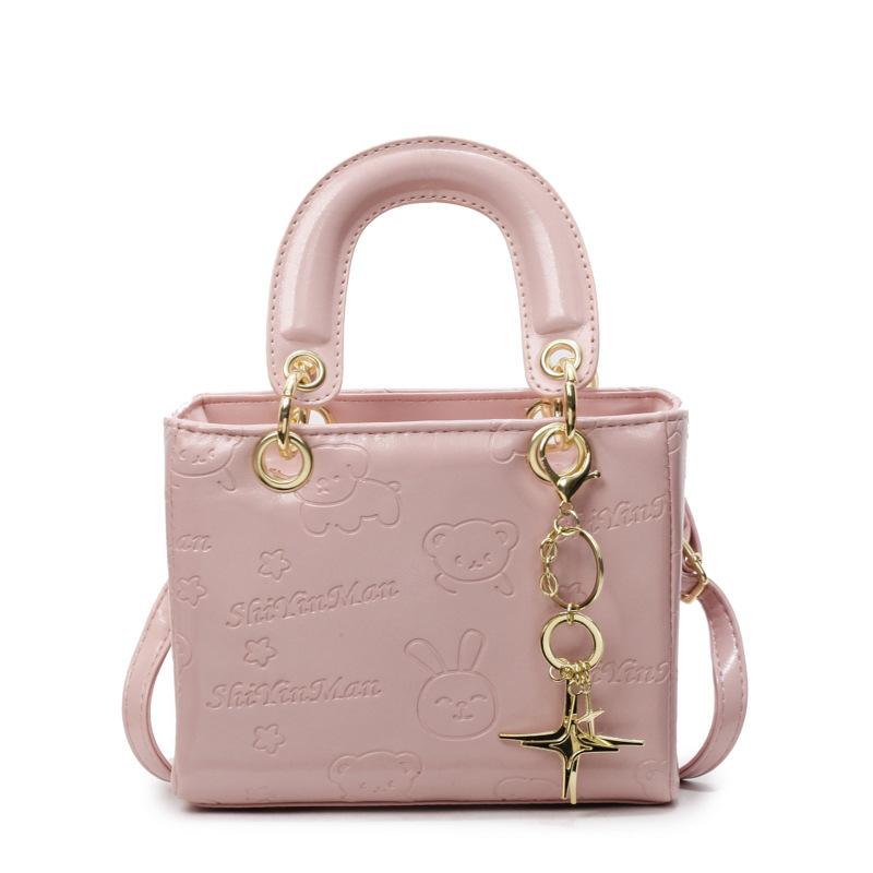 

Niche design bag women s 2025 new trendy fashion versatile shoulder messenger bag high-end portable Princess Diana bag 19*10*14 розовый