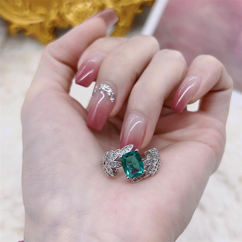 European Vintage Emerald Luxury Ring for Women - Adjustable, Versatile, Perfect for Gifting