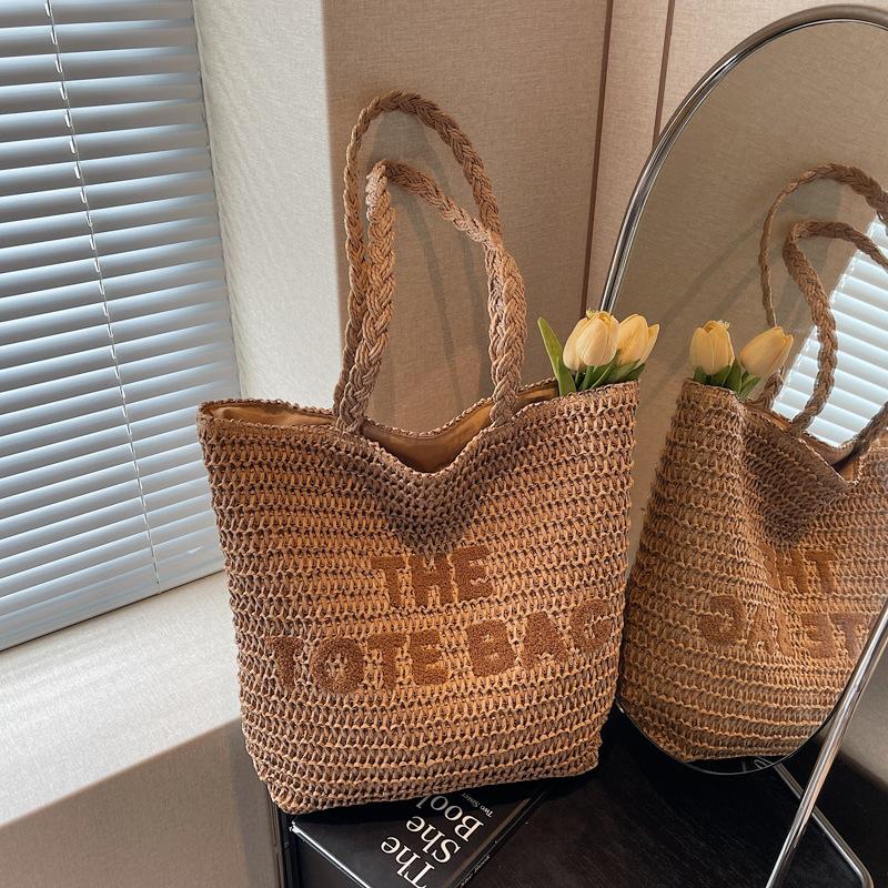 

2025 лето новый зарубежный стиль текстура простой модный большая вместимость сумка повседневный тренд женская на плечо сумка-тоут хаки