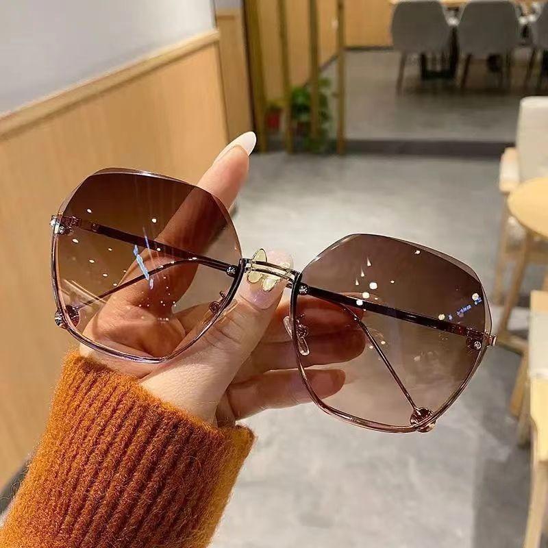 

Circular Sun Glasses Female Rimless Metal Oculos De Sol luxury designer Women Designer Gradient Stylish Sun Glasses