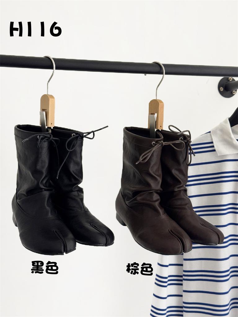 Niche design versatile retro split-toed boots women's winter square head strap short boots niche versatile fashion boots women