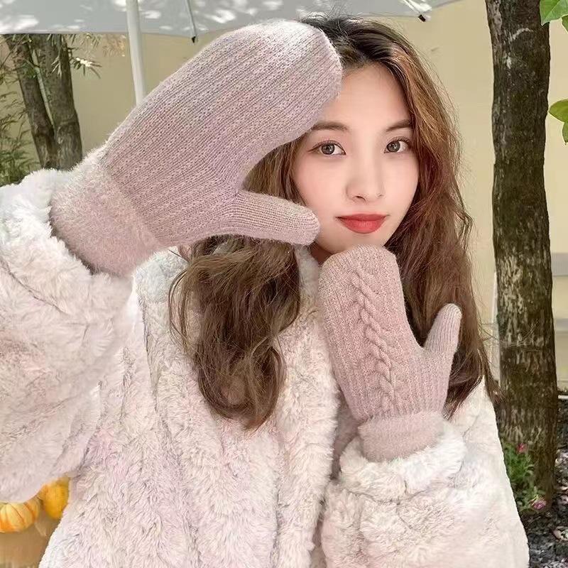 Women's Cute Plush Winter Mittens: Thick, Soft, Warm Cycling Gloves for Trendy Students
