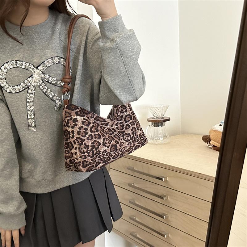 Popular Leopard Print Large Capacity Bag for Women In Autumn and Winter New Versatile Crossbody Bag Casual One-shoulder Bucket Bag