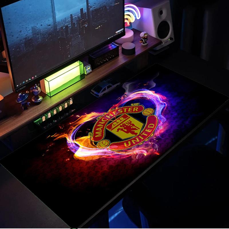 Tappetino per mouse con stemma del Manchester United, base in gomma, tappetino da scrivania per esports, tappetino per mouse per giocatori e uso in ufficio, scrivania da gioco, tappetino facile da pulire