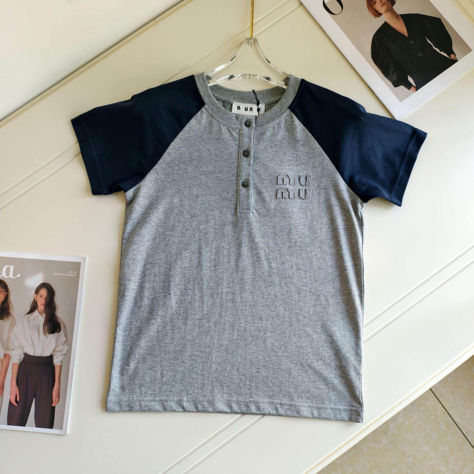 Women s Classic Color Block Letter Embroidery T-Shirt with Half Open Collar & Short Sleeves Medium серый