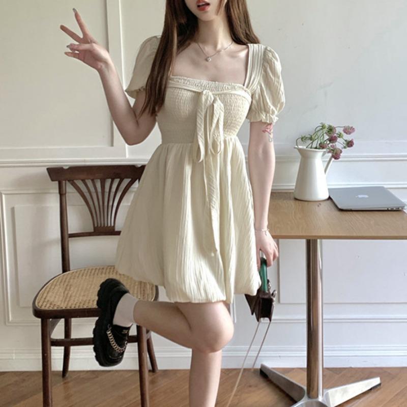 Dámské letní sladké šaty na zavazování, zeštíhlující, s francouzským čtvercovým výstřihem, smyslem pro design v pase, áčkovou krátkou sukní