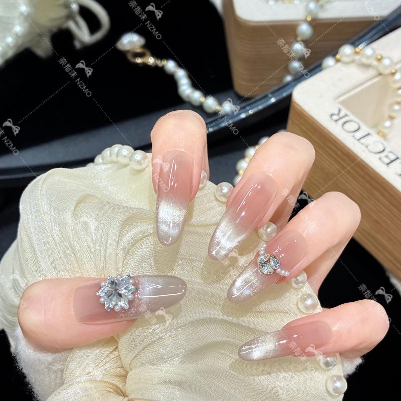 L95 White-Enhancing Rhinestone Nails: Pure, Desirable, Handmade Elegance L95 M (Long Oval)