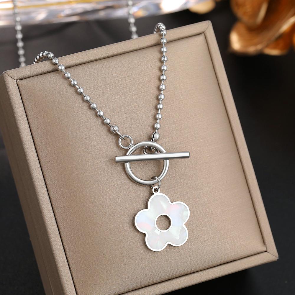 Stainless Steel Necklaces Exquisite Cartoon Flower Shell Pendant Toggle Button Chain Choker Fashion Necklace For Women Zircon