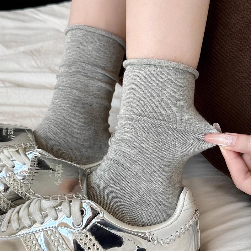 Women's Breathable Mid-Calf White Cotton Socks with Rolled Cuffs - Loose Fit, Ideal for Postpartum Comfort.