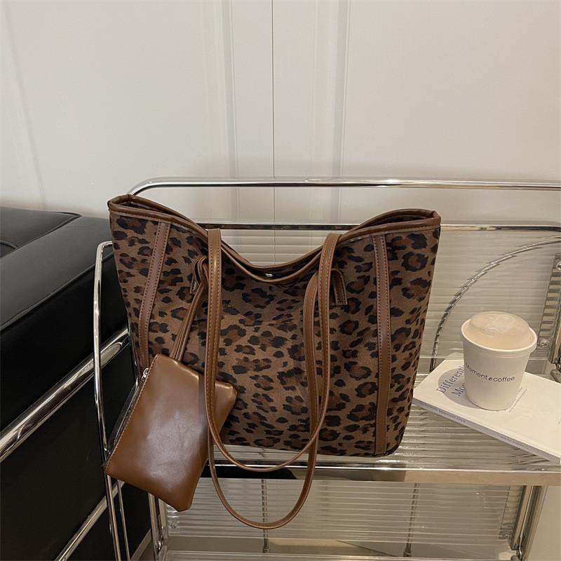 Street Style Leopard Print Pu Tote Bag With Zipper Closure For Daily Use