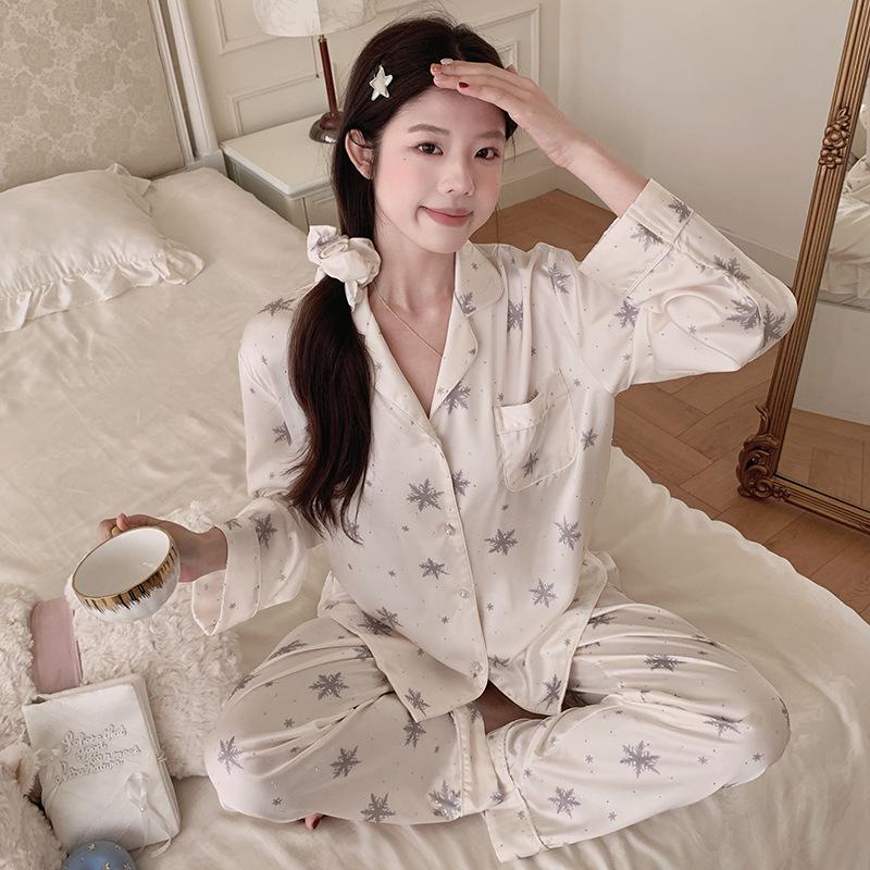 2026 Luxury Ice Silk Snowflake Print Women s Pajamas - Long-Sleeved, Lightweight Homewear for Spring and Autumn. Medium