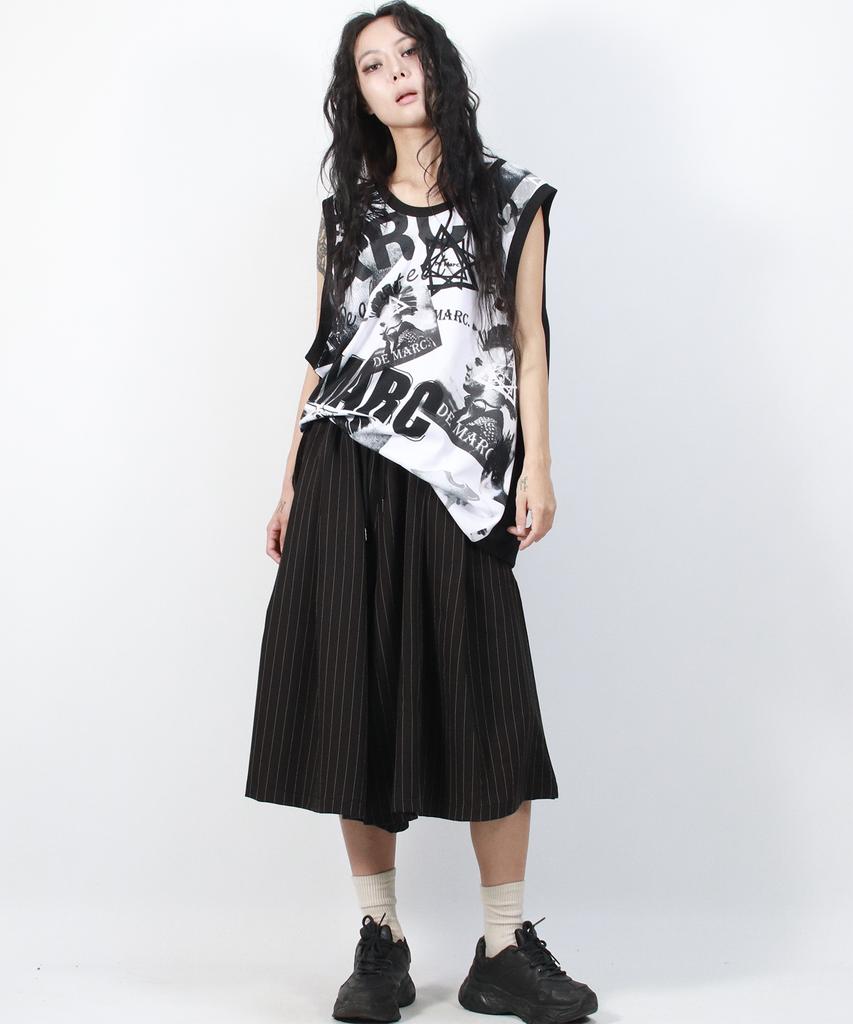 Deumakeu Real Wide Two Tuck Stripe Bumuda Pants - Black