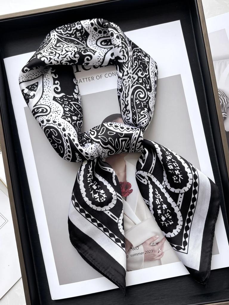 Vintage Chain Print Satin Square Scarf Soft Lightweight Women’s Fashion Accessory for Hair Neck Shawl Elegant Hair Scarf