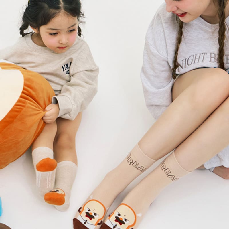 bananasisters [2SET] My Name Character Lettering Point Socks 2 Colors