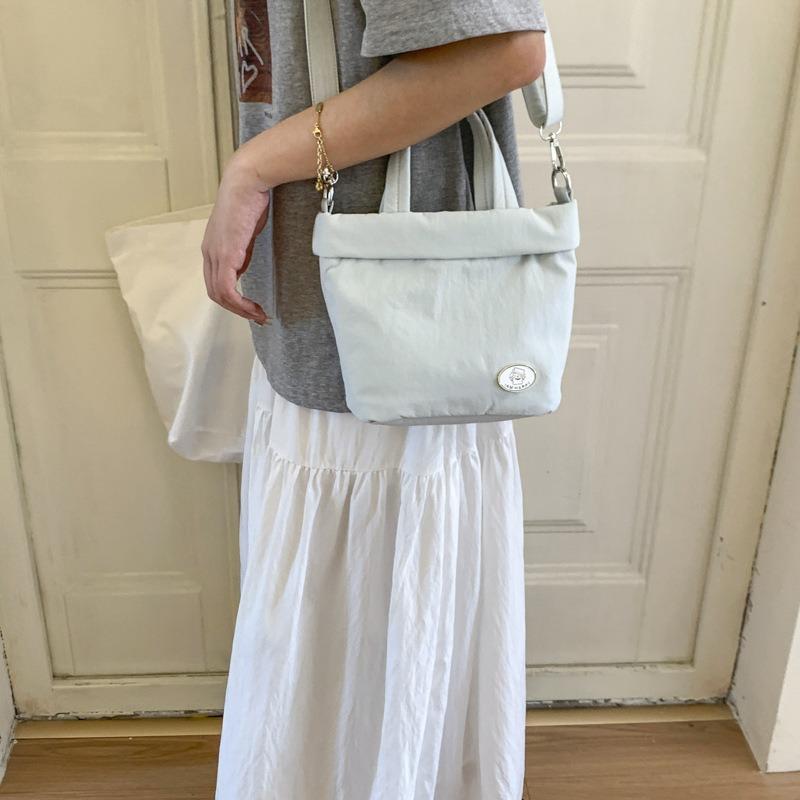 Casual Canvas Portable Bucket Bag New Go Out Solid Color Shoulder Niche Design Shoulder Small Satchel