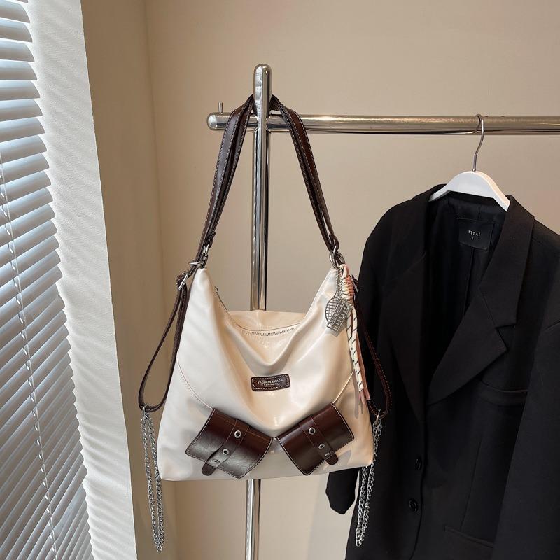 Commuter tote bag women's large-capacity new niche chain single shoulder messenger bag high-end backpack