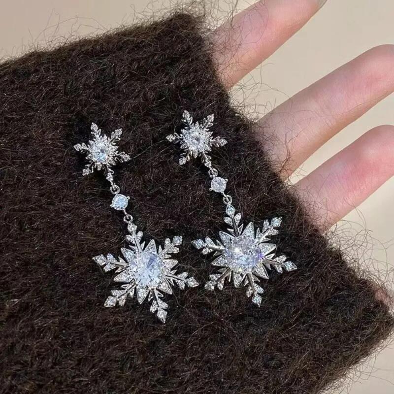New Shiny Snowflake Earrings for Women Unique Imitation Pearl Long Chain Rhinestone Retro Pendant Earrings Fashionable Jewelry