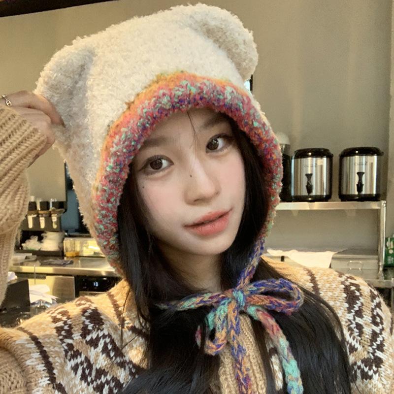 

Cute bear plush knitted hat for children, versatile in autumn and winter, showing a small face, keeping warm and cold and protecting ears one size fits all білий