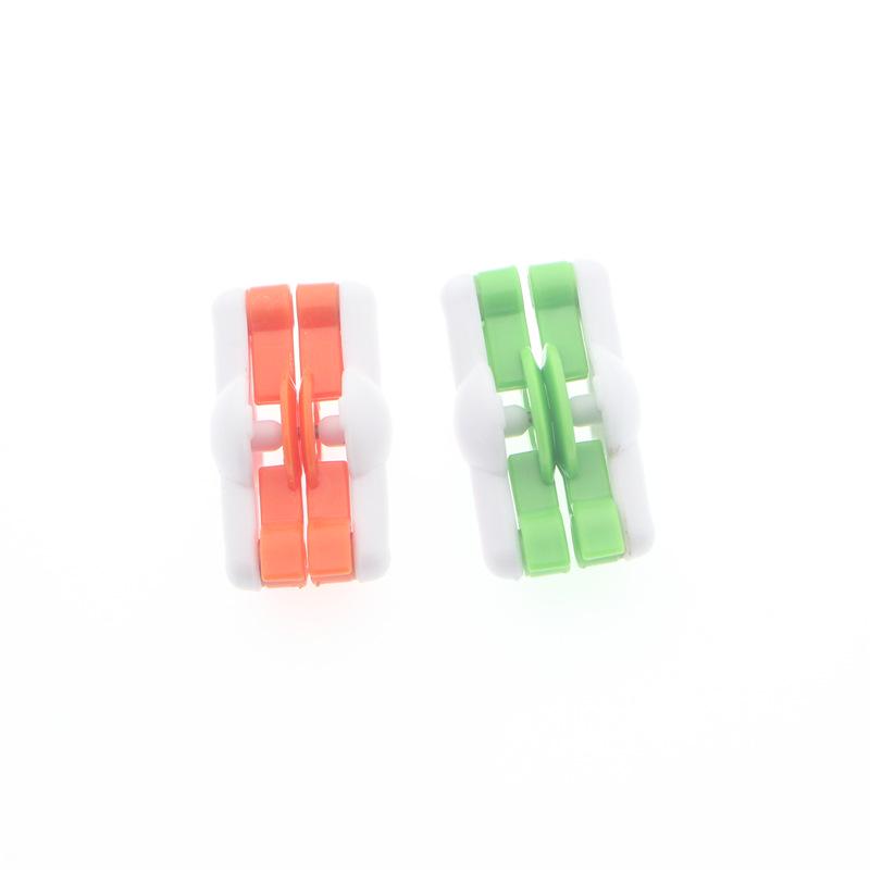 Mini Pom-Pom Maker for Knitting and Weaving